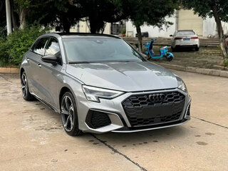 2023 Audi A3 Sportback 35 TFSI IV (8Y), серебристый, 1630000 рублей, вид 3