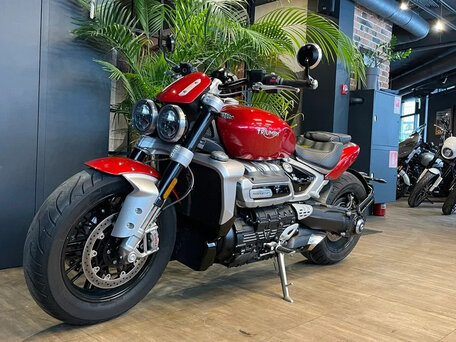 2023 Triumph Rocket 3, красный, 2550000 рублей, вид 2