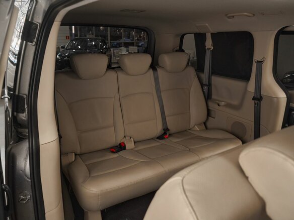 2018 Hyundai H-1 II Рестайлинг 2, серебристый, 2489000 рублей - вид 15