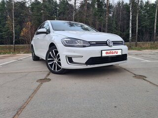 2018 Volkswagen e-Golf VII Рестайлинг, белый, 1100000 рублей, вид 2