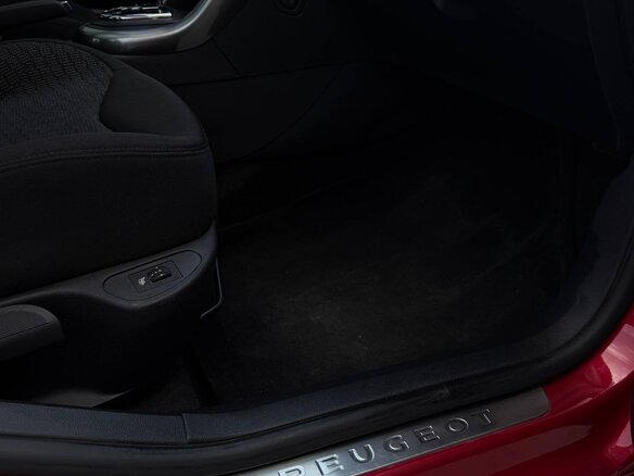2012 Peugeot 308 I Рестайлинг, пурпурный, 690000 рублей - вид 24