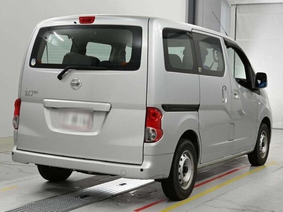 2018 Nissan NV200, серебристый - вид 3
