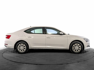 2019 Skoda Superb III, белый, 2385000 рублей, вид 4