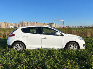 2013 Renault Megane III Рестайлинг, белый, 700000 рублей, вид 2