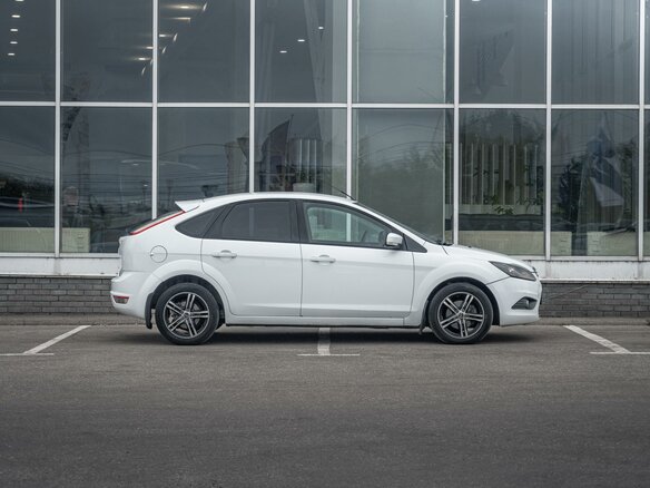 2011 Ford Focus II Рестайлинг, белый, 489000 рублей - вид 4