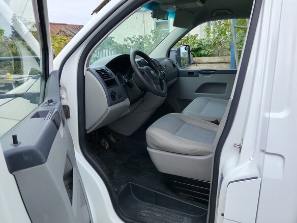 2011 Volkswagen Transporter, белый, 1100000 рублей - вид 7