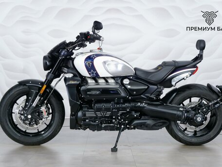 2025 Triumph Rocket 3, белый, 3299000 рублей, вид 2
