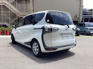 2021 Toyota Sienta II Рестайлинг, белый, 1100000 рублей, вид 5