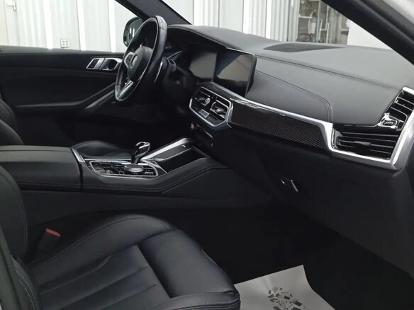 2021 BMW X6 40i III (G06), белый, 8590000 рублей - вид 6