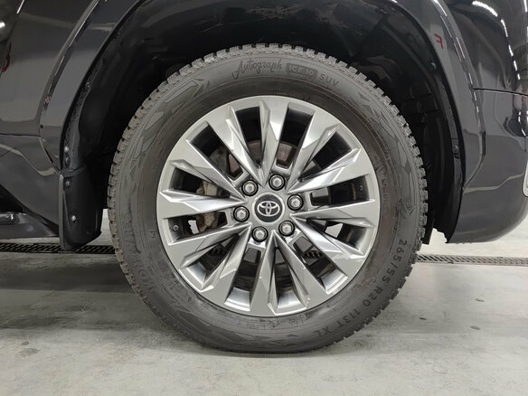 2021 Toyota Land Cruiser 300 Series, чёрный, 7280000 рублей - вид 17