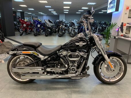 2022 Harley-Davidson Fat Boy, чёрный, 2500000 рублей, вид 1