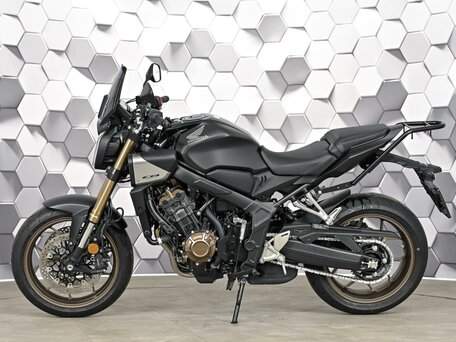 2025 Honda CB 650R, чёрный, 1177000 рублей, вид 4