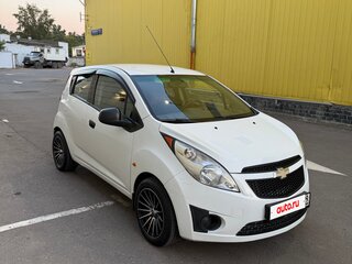 2011 Chevrolet Spark III, белый, 499999 рублей, вид 4
