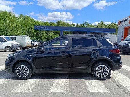 2021 Kia Rio X IV Рестайлинг, чёрный, 1640000 рублей, вид 4