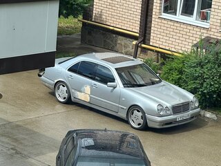 1999 Mercedes-Benz E-Класс 280 II (W210, S210) Рестайлинг, серебристый, 900000 рублей, вид 5
