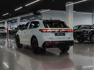 2026 Volkswagen Tiguan L Pro III (China Market), серый, 5150000 рублей, вид 4