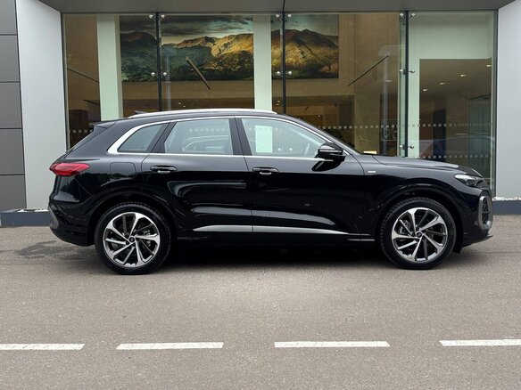 2026 Audi Q5 40 TDI III (GU), чёрный, 9500000 рублей - вид 4