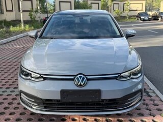 2023 Volkswagen Golf VIII, серый, 1530000 рублей, вид 2
