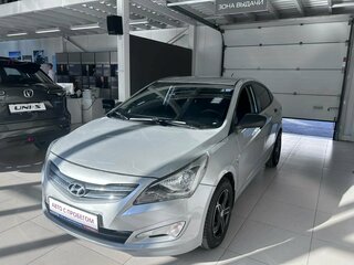 2015 Hyundai Solaris I Рестайлинг, серебристый, 794000 рублей, вид 5