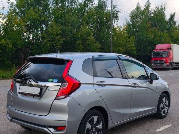2018 Honda Fit III Рестайлинг, серый, 1350000 рублей - вид 6