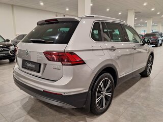 2017 Volkswagen Tiguan II, серебристый, 2030000 рублей, вид 2