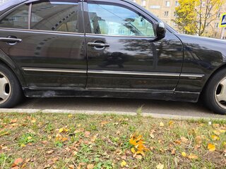 2001 Mercedes-Benz E-Класс 220 II (W210, S210) Рестайлинг, чёрный, 550000 рублей, вид 5