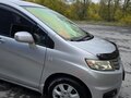 2010 Honda Freed Spike I Рестайлинг, серебристый, 990000 рублей - вид 1