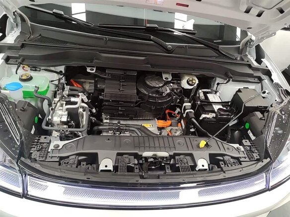 2025 Arcfox T1 42.3 kWh, белый - вид 4