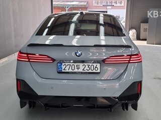 2024 BMW 5 серии 520i VIII (G60/G61/G68), серый, 6630010 рублей, вид 4