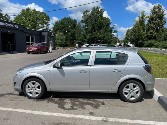 2013 Opel Astra H Рестайлинг, серебристый, 799000 рублей - вид 3