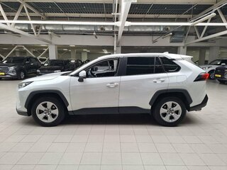 2021 Toyota RAV4 V (XA50), белый, 2730000 рублей, вид 4