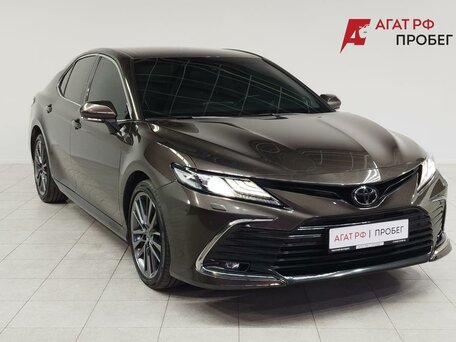 2021 Toyota Camry VIII (XV70) Рестайлинг, коричневый, 3858000 рублей, вид 3