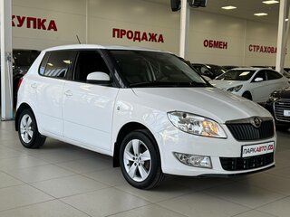 2013 Skoda Fabia II Рестайлинг, белый, 695000 рублей, вид 3