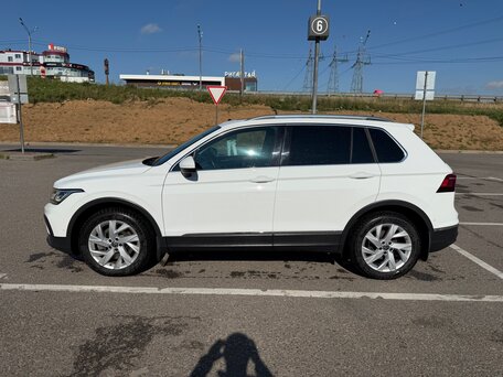 2020 Volkswagen Tiguan II Рестайлинг, белый, 3200000 рублей, вид 4