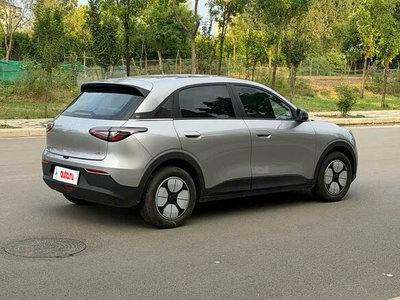 2025 Geely EX2, серебристый, 1210750 рублей - вид 3
