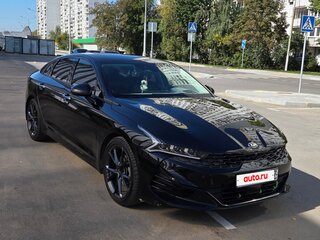 2021 Kia K5 III, чёрный, 2700000 рублей, вид 1