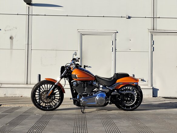2023 Harley-Davidson Breakout, оранжевый, 1990000 рублей - вид 4