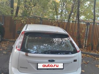 2010 Ford Focus II Рестайлинг, белый, 700000 рублей, вид 1