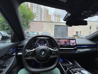2024 BMW 5 серии 530i VIII (G60/G61/G68), серый, 5790000 рублей, вид 3
