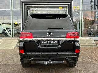 2016 Toyota Land Cruiser 200 Series Рестайлинг 2, чёрный, 4900000 рублей, вид 4