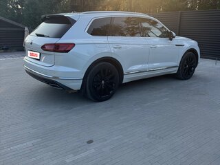 2019 Volkswagen Touareg III, белый, 6950000 рублей, вид 4