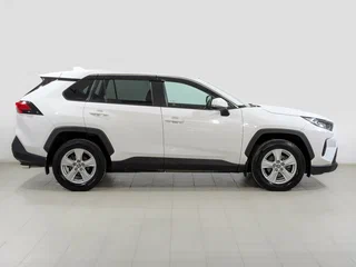 2020 Toyota RAV4 V (XA50), белый, 2830000 рублей, вид 4