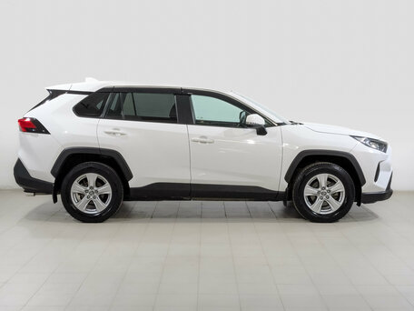 2020 Toyota RAV4 V (XA50), белый, 2830000 рублей, вид 4
