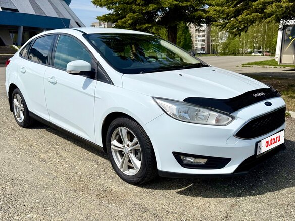 2015 Ford Focus III Рестайлинг, белый - вид 2