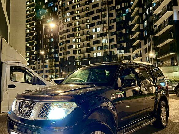 2005 Nissan Pathfinder III, чёрный - вид 3