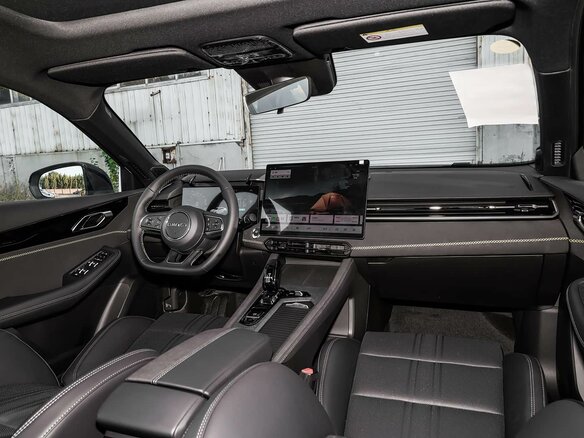 2026 Lynk & Co 03 I Рестайлинг 2, серебристый, 2400000 рублей - вид 5