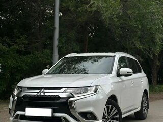 2022 Mitsubishi Outlander III Рестайлинг 3, белый, 2100000 рублей, вид 2