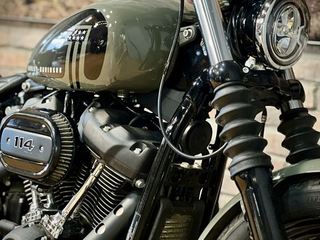 2021 Harley-Davidson Street Bob, зелёный, 1490000 рублей, вид 4
