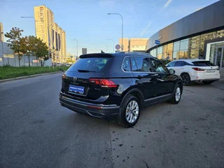 2020 Volkswagen Tiguan II Рестайлинг, чёрный, 2850000 рублей, вид 4