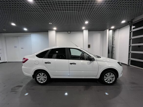 2019 Lada (ВАЗ) Granta I Рестайлинг, белый, 725000 рублей - вид 1